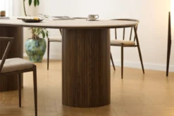 Enzo ovalt spisebord med stenbordplade i beige og lamelfod i røget eg 220x100x76 cm