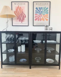 Herman glas skænk/vitrineskab - Sort metal 80x40x105 cm
