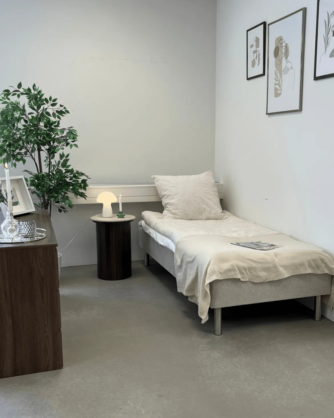 Premium boxmadras seng i beige med 90x200 cm med 7 cm topmadras i memoryskum ekskl. ben